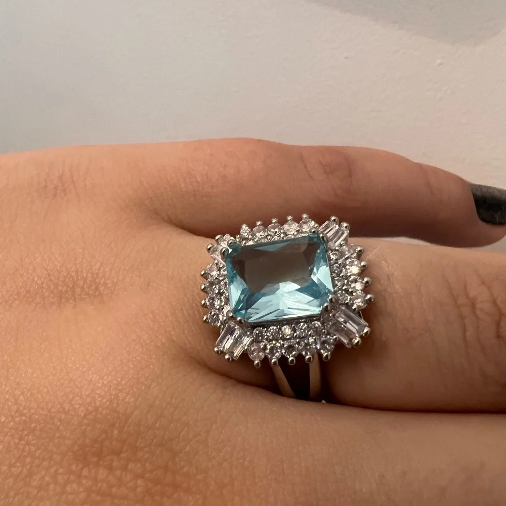 Unique ring - Picture 4 of 5